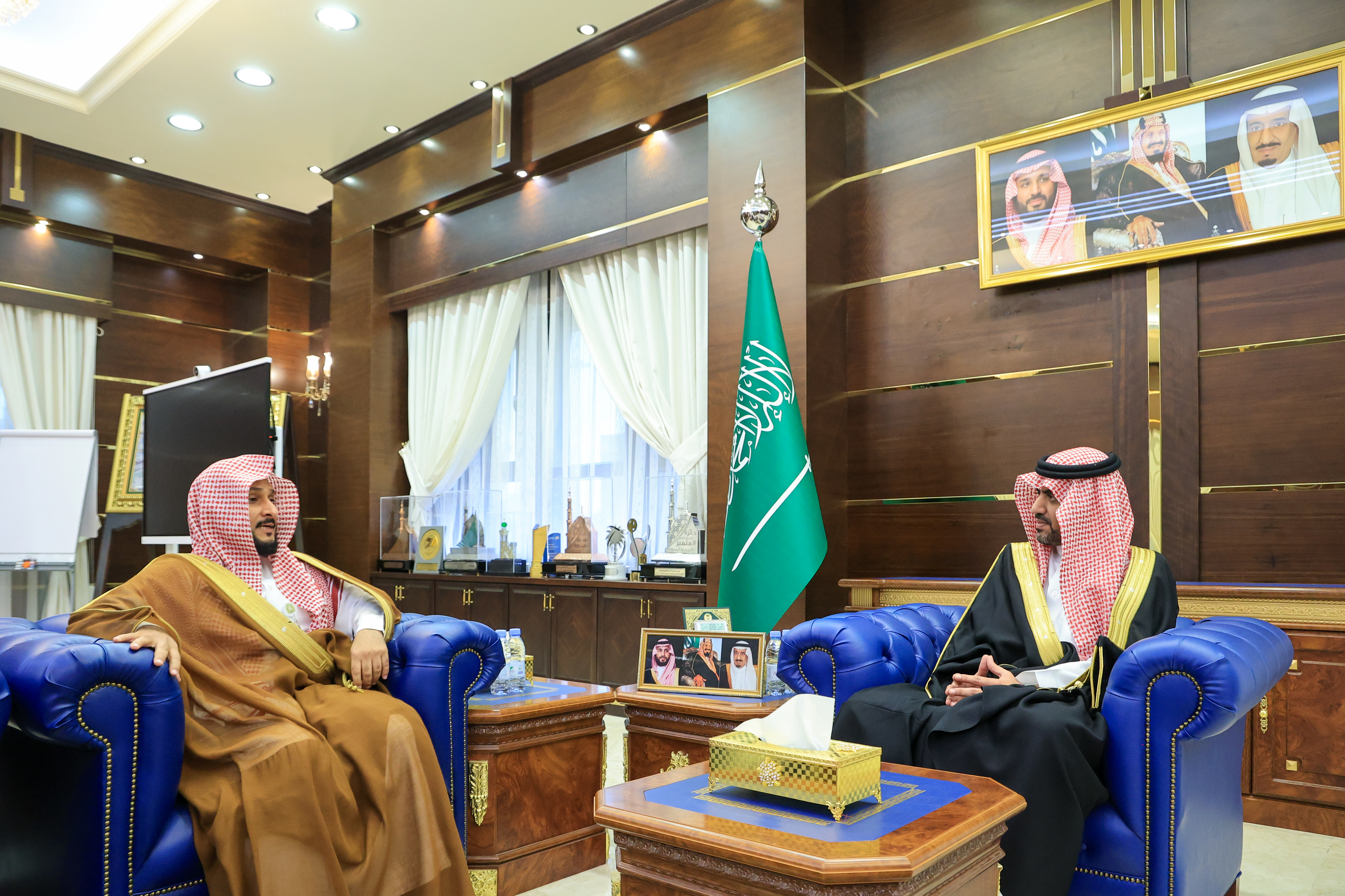 رئيس الجامعة الإسلامية د. صالح بن علي العقلا يستقبل المدير العام لفرع وزارة الشؤون الإسلامية والدعوة والإرشاد بمنطقة المدينة المنورة الشيخ أسامة بن زيد مدخلي.